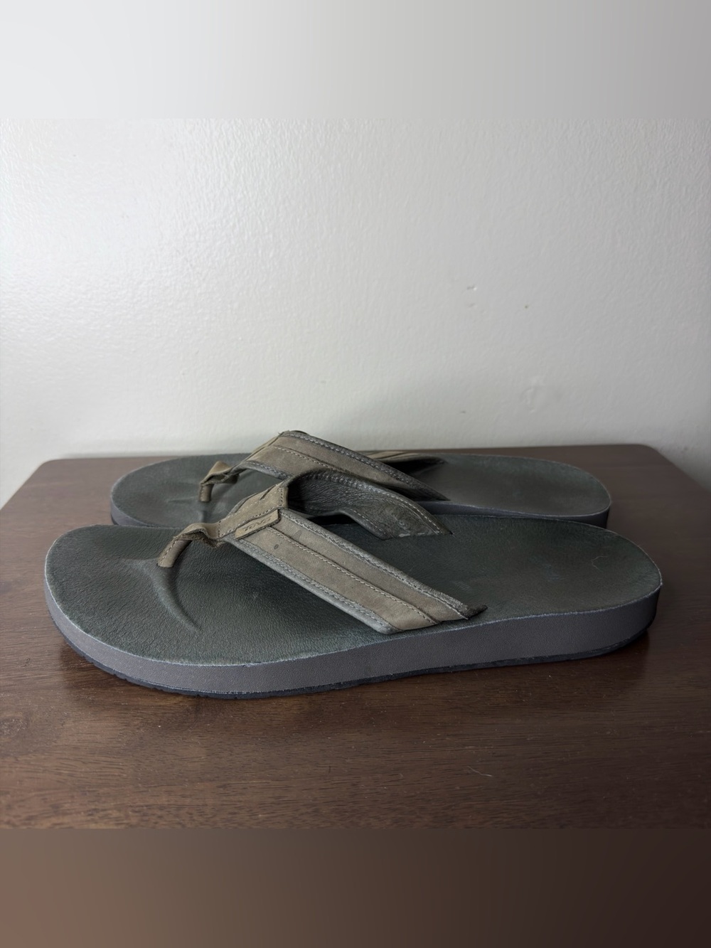 Teva Azure Gray Leather Flip Flop Sandals 12 Mens - Picture 1 of 7